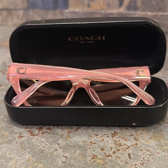 Coach CH570 sunglasses in milky pink/transparent pink frame cat eye shape - Picture 8 of 8